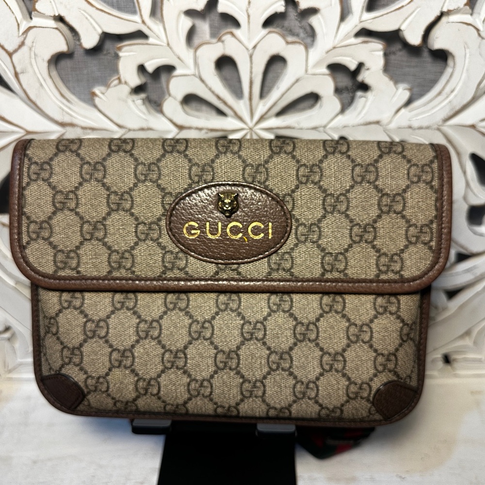 Gucci Accessory Collection GG Monogram Crossbody Shoulder Bag - Picture 2 of 8